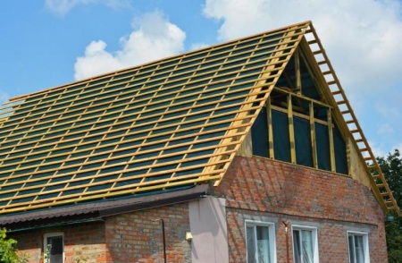 Comment l'isolation sarking prot&egrave;ge efficacement votre toiture ?